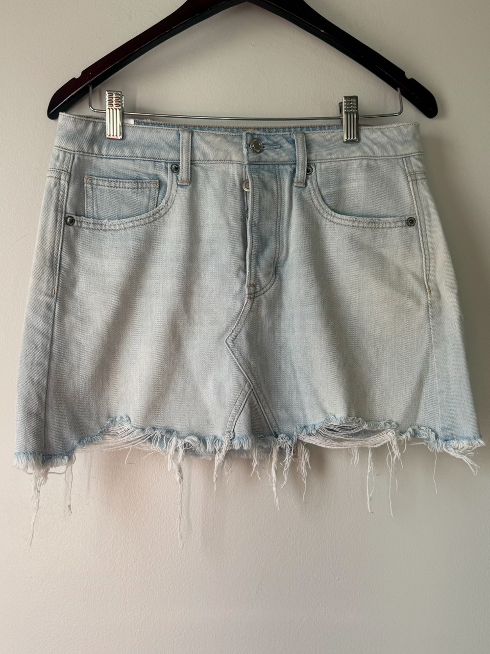 American Eagle Outfitters Light Blue Frayed Denim Mini Skirt Women’s Size 8 EUC
